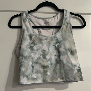 Women’s cropped athletic top